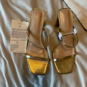 9.5 Gold Heels